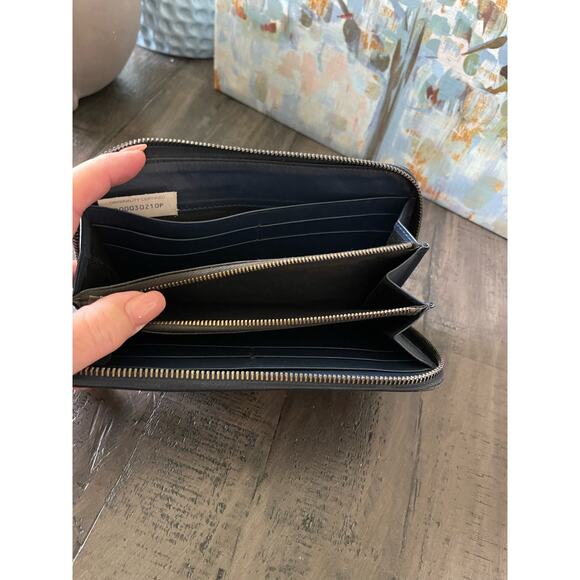 Bottega Veneta Zip Wallet EUC - Picture 7 of 9